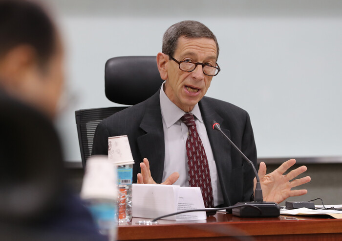 북핵 문제 의견 밝히는 로버트 아이혼