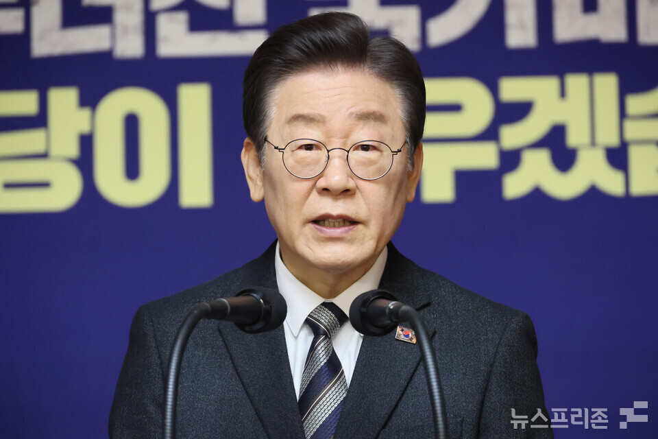 이재명 더불어민주당 대표가 31일 서울 여의도 국회 사랑재에서 열린 신년 기자회견에서 발언하고 있다. (사진=연합뉴스)