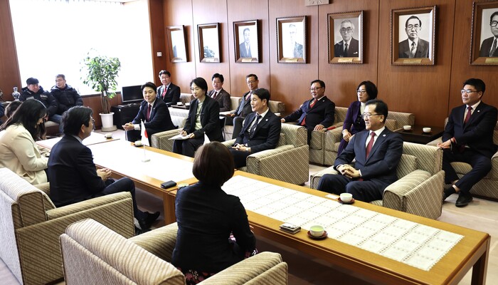 대전시의회 대표단은 5일 일본 삿포로시의회를 공식 예방해 자매도시 간 우호를 다졌다.(사진=대전시의회)