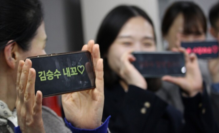 충남 계룡시(시장 이응우)는 지난 6일 계룡시청에서 배우 김승수를 홍보대사로 위촉했다.(사진=이기종 기자)