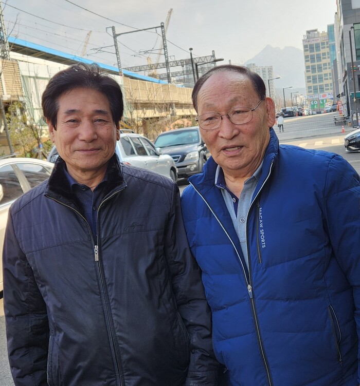 신우실업 김기식대표와 한솔병원 강동희 이사장(우측)