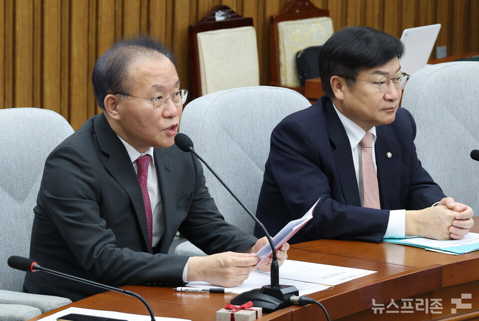 윤재옥 국민의힘 원내대표가 14일 서울 여의도 국회에서 열린 원내대책회의에서 발언하고 있다. (사진=연합뉴스)