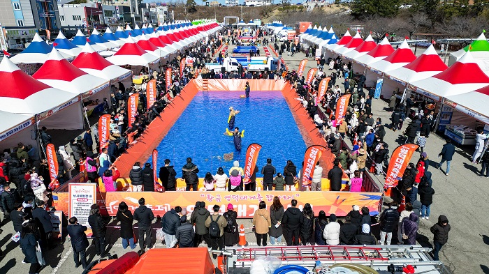 '영덕대게축제'가 열리고 있는 삼사해상공원 내 모습.(사진=영덕군)