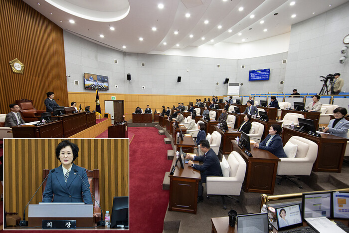 21일 제281회 대전 서구의회 임시회의 의사일정이 마무리된 가운데 전명자 의장이 폐회사를 하고 있다.(사진=서구의회)
