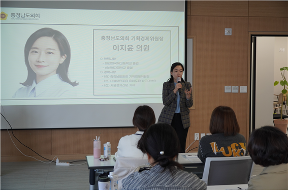 충남신용보증재단(이사장 김두중)이 이번엔 아산에서 SNS플랫폼 마케팅 실습 교육을 실시했다.(사진=충남신보)