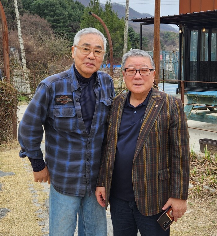 윤승호 교수와 박치순 호텔 인트라다 이천 회장(우측)