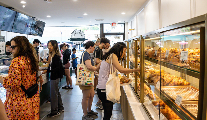 지난해 8월 미국 동부 뉴욕의 맨해튼 인근에 오픈한 미국 내 뚜레쥬르 100호점인 브롱스빌 점. (사진=CJ푸드빌)