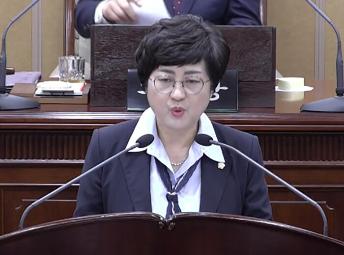5분 자유발언에 나선 거창군의회 표주숙 총무위원장.(사진=거창군의회 웹캡처)