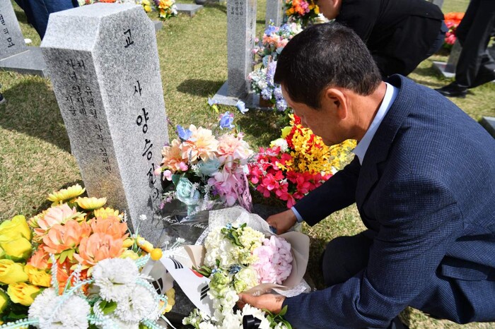 대전현충원에 안장된 세월호참사 순직 교사 기억식