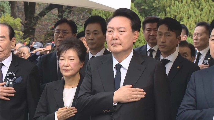 지난 4·10 총선 전 대구에서 박근혜 전 대통령과 윤석열 대통령의 모습