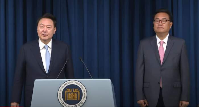 22일 비서실장 인선 발표하는 윤 대통령과 배석한 정진석 신임 비서실장(사진=KTV캡처)