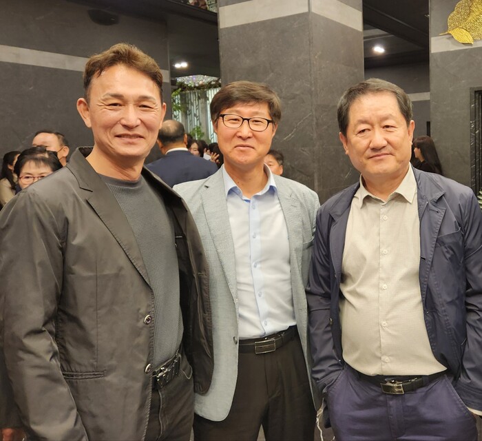 고장량 김광현 김윤배 (우측)