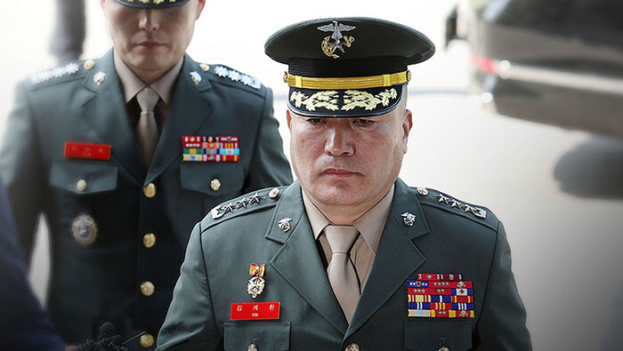 공수처 소환된 김계환 해병대 사령관 = 김계환 해병대 사령관이 4일 오전 해병대 채모 상병 순직 사건 수사외압 의혹 관련 조사를 받기 위해 정부과천청사 고위공직자범죄수사처(공수처)로 들어가고 있다.