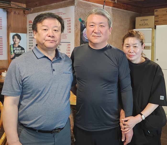 김장성 위원과 권만득 위원 부부(우측)