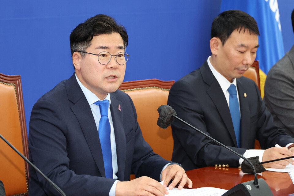 박찬대 더불어민주당 원내대표가 21일 서울 여의도 국회에서 열린 원내대책회의에서 발언하고 있다. (사진=연합뉴스)