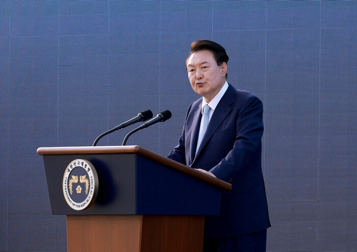 윤석열 대통령이 23일 서울 용산 대통령실 잔디마당에서 열린 '2024 대한민국 중소기업인대회'에서 격려사를 하고 있다.(사진=연합뉴스)