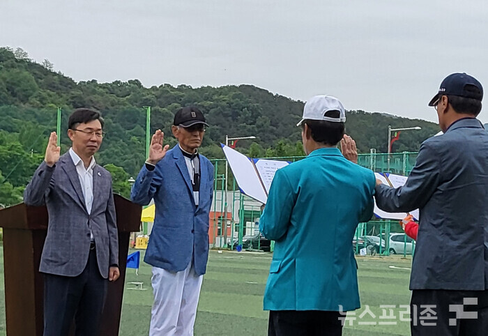 대회에 참가한 선수 대표의 선서 모습.(사진=이태헌 기자)