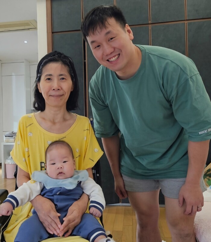 김주원 관장과 모친 김효정 여사(좌측)