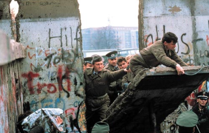 베를린장벽 붕괴 모습 ⓒ블러그 갈무리