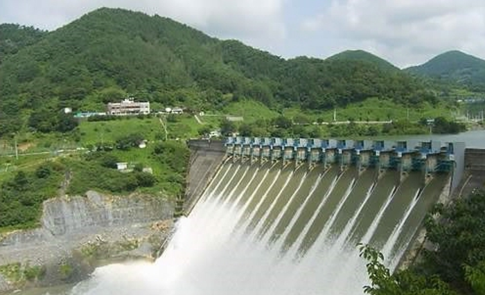 섬진강 댐이다