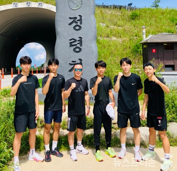 진정식강사(좌측)3번째와 전주서중 복싱부선수들