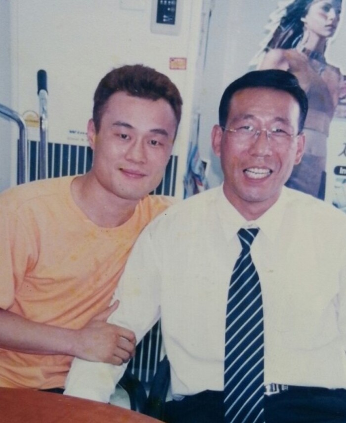 투타임 세계챔피언 지인진과 이철승 심판위원장(우측)