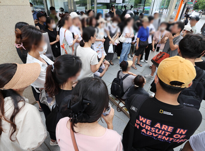 25일 티몬 본사 앞 피해자들 (사진=연합뉴스)