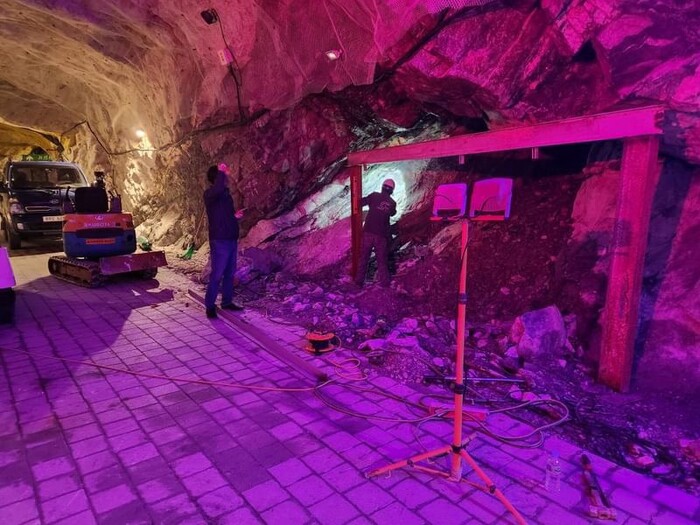 충주활옥동굴 내부 공사하는 현장 모습 사진/=독자제공