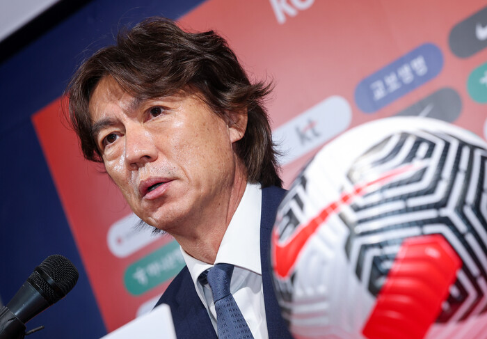 홍명보 축구 국가대표팀 감독이 26일 오전 서울 종로구 축구회관에서 북중미 월드컵 3차 예선 국가대표팀 명단을 발표하고 있다. (사진=연합뉴스)