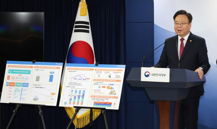 4일 정부 서울청사에서 정부 연금 개혁안 설명하는 조규홍 보건복지부 장관.(사진=연합뉴스)