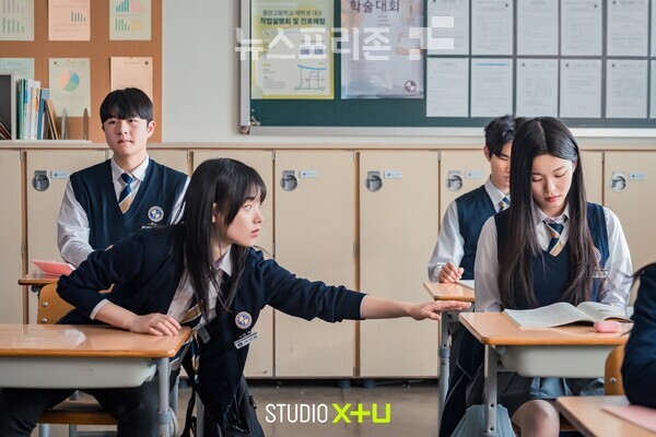 LG유플러스의 콘텐츠 전문 스튜디오 STUDIO X+U 하이틴 드라마 ‘프래자일’을 공개하며 장르 다변화에 나선다. 사진은 프래자일 1화 스틸컷. [사진출처=LG유플러스]