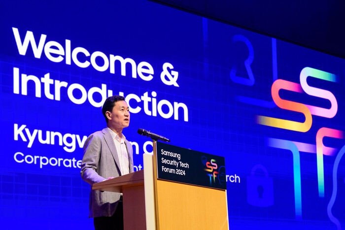 10일 삼성전자 서울 R&D캠퍼스에서 열린 '제8회 삼성 보안 기술 포럼'에서 삼성전자 DX부문 CTO겸 삼성리서치장 전경훈 사장이 환영사를 하고 있다. [사진출처=삼성전자]  
