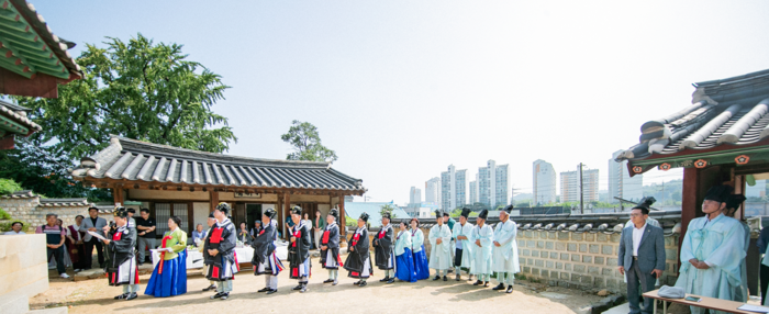 10일 남양 향교에서 열린 ‘공자 탄강 2575년 추기 석전대제’에 화성시문화유산과, 남양노인회장, 융건릉 봉향회장, 남양 향교 유림 등 60여 명의 내·외빈이 참석해 전통 유교적 제례 의식을 함께했다.(사진=화성시의회)
