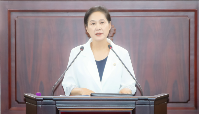 화성시의회 김미영 의원은 12일 제235회 임시회 제2차 본회의에서 최근 화성시에서 급증하고 있는 공장 화재의 위험성을 경고하며, 이를 해결하기 위한 실질적 대책 마련을 촉구하는 5분 발언을 진행했다.(사진=화성시의회)