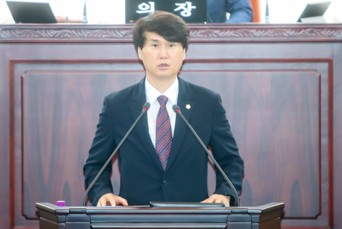 화성시의회 송선영 의원은 12일 열린 제235회 임시회 제2차 본회의에서 화성시 공직자들의 헌신과 성과에 감사를 표하며, 함께 더 나은 시정을 만들어 나가자는 내용으로 5분 자유발언을 진행했다.