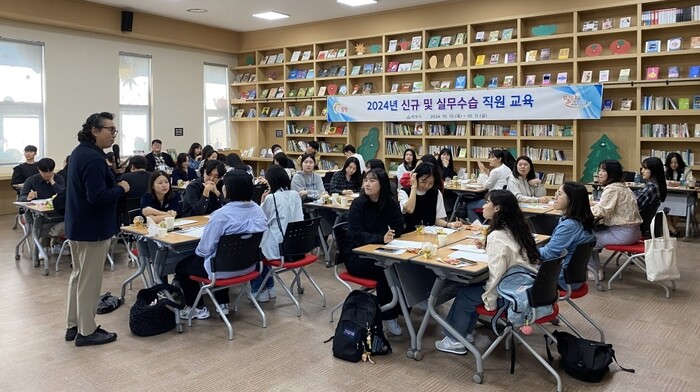 신규∙실무 수습 직원 공직 적응 교육.(사진=밀양시)