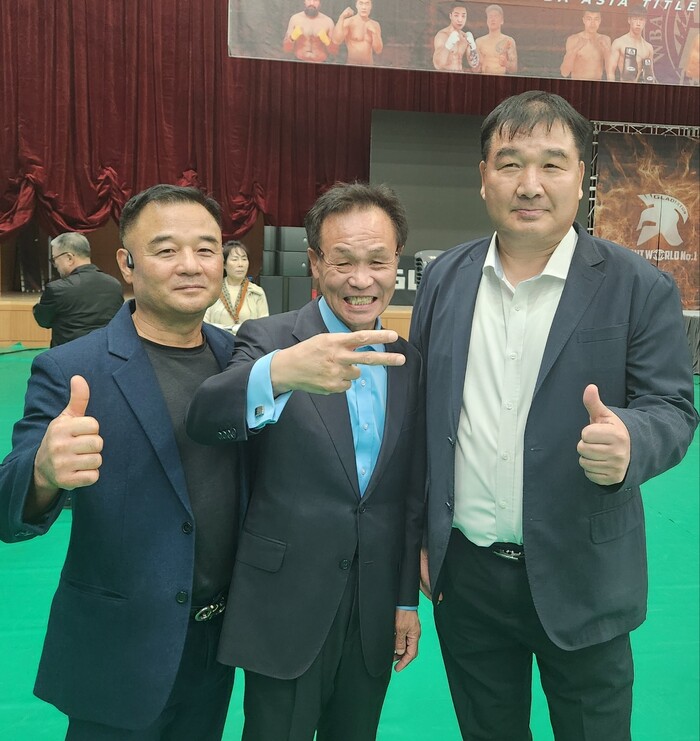 이동포 유원대감독 장정구 이해정 챔프(우측).