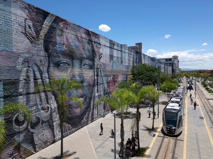 G20 정상회의 개최를 앞둔 브라질 리우데자네이루에서 지난 6일 경전철이 운행하고 있다. (사진=AFP 연합뉴스)