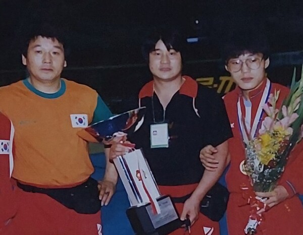 김승미 황철순 감독 이창환 선수(우측).