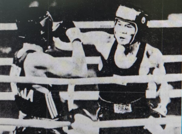 올림픽에서 루마니아 선수와 싸우는 안달호(우측).