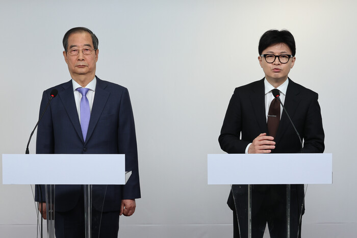 한동훈 국민의힘 대표와 한덕수 국무총리가 8일 오전 서울 여의도 국민의힘 당사에서 공동 담화문을 발표하고 있다.(사진=연합뉴스)