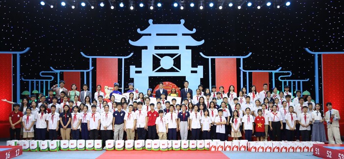 2024 베트남 장학퀴즈쇼 결승전 단체사진 (사진=대상그룹)