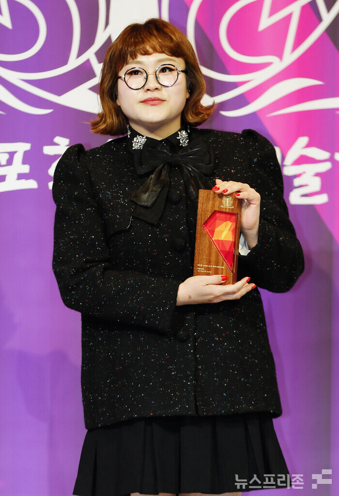 [NF포토] 조수연, ‘오늘 상 받았어요~’(대한스포츠문화예술대상)