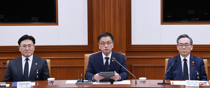 2일 경제관계장관회의 주재하는 최상목 대통령 권한대행 부총리(사진=연합뉴스)