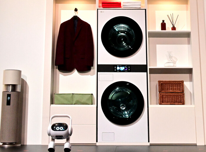 LG 월드 프리미어에 등장한 이동형 AI홈 허브(코드명:Q9)의 모습. (사진=LG전자 제공)