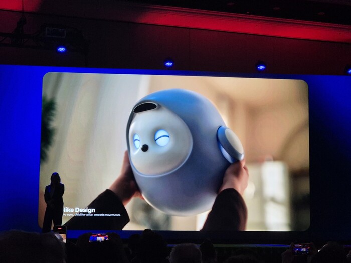 중국 가전업체 TCL이 프레스 콘퍼런스에서 공개한 에이미. (사진=연합뉴스)