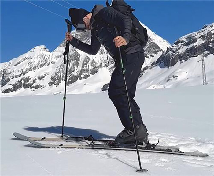 이아웃도어가 출품한 '에스키모'를 착용한 스키어. (사진=이아웃도어 홈페이지 갈무리)