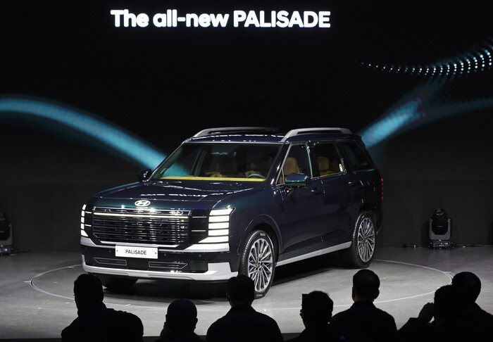 현대차가 14일 경기도 성남시 수정구 메종 디탈리에서 플래그십 대형 스포츠유틸리티차(SUV) 팰리세이드 완전 변경 모델 '디 올 뉴 팰리세이드'를 공개하고 있다. (사진=연합뉴스)
