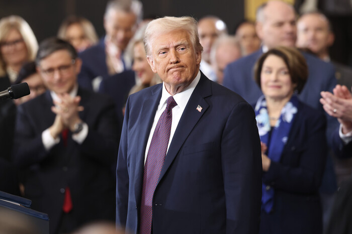 20일 미 워싱턴 국회의사당에서 열린 취임식에서 선서를 한 직후의 도널드 트럼프 대통령(사진=AP, 연합뉴스)
