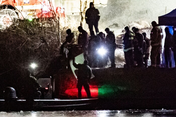 포토맥 강을 수색중인 구조대원들 (사진=AFP, 연합뉴스)